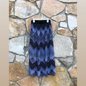 NWOT NY Black & White Pleated Maxi Skirt